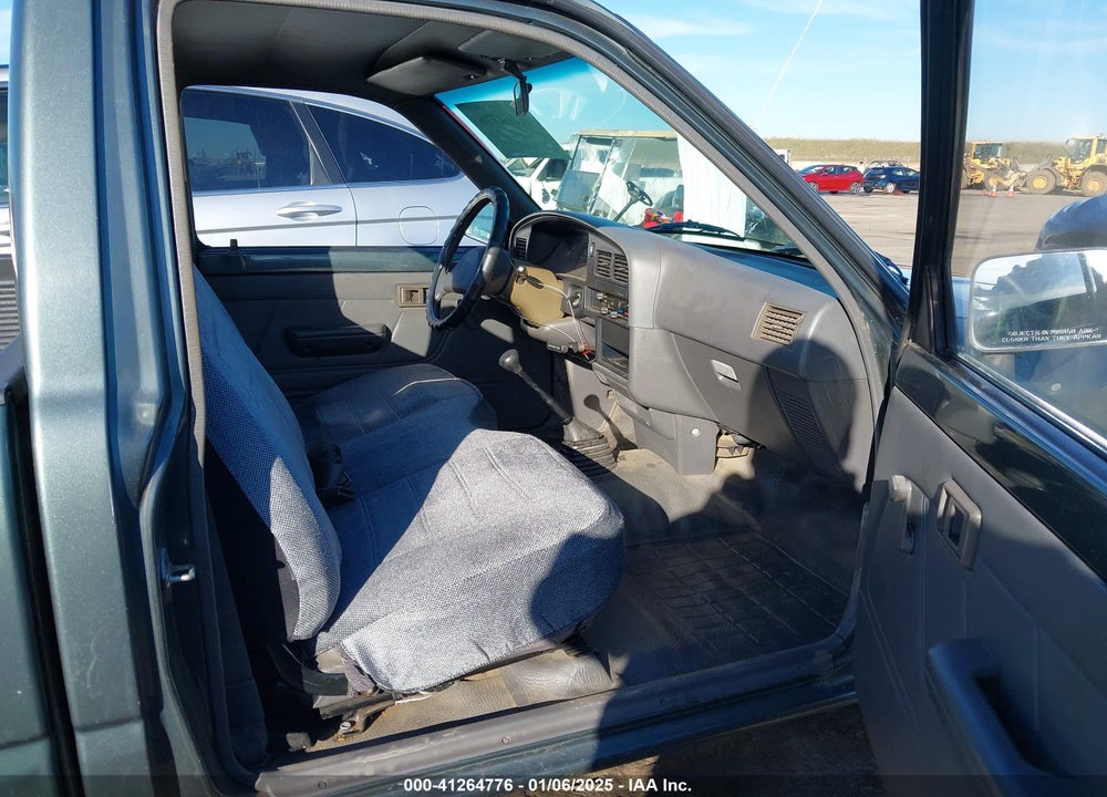 1992 TOYOTA PICKUP 1/2 TON SHORT WHEELBASE VIN: JT4RN81A1N0096999