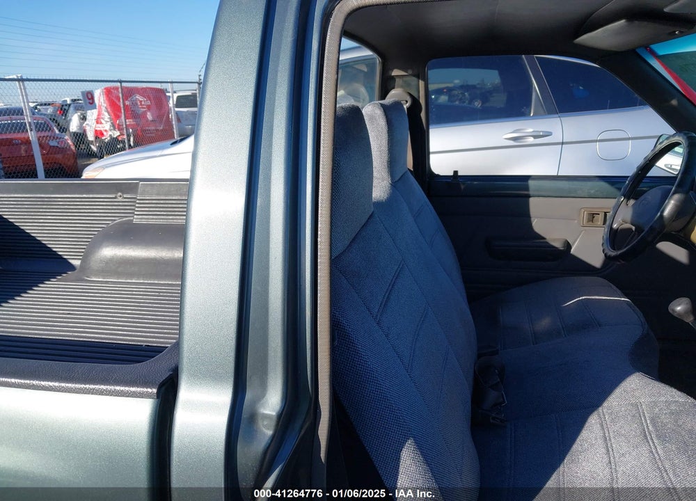 1992 TOYOTA PICKUP 1/2 TON SHORT WHEELBASE VIN: JT4RN81A1N0096999