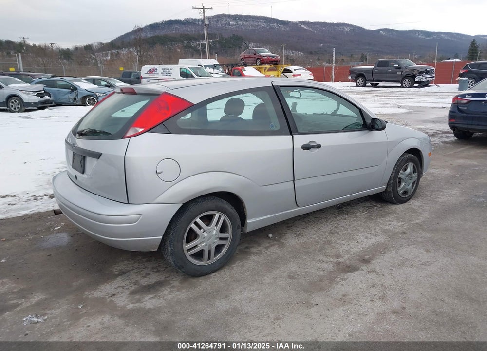 2005 FORD FOCUS ZX3 VIN: 3FAFP31N55R139605