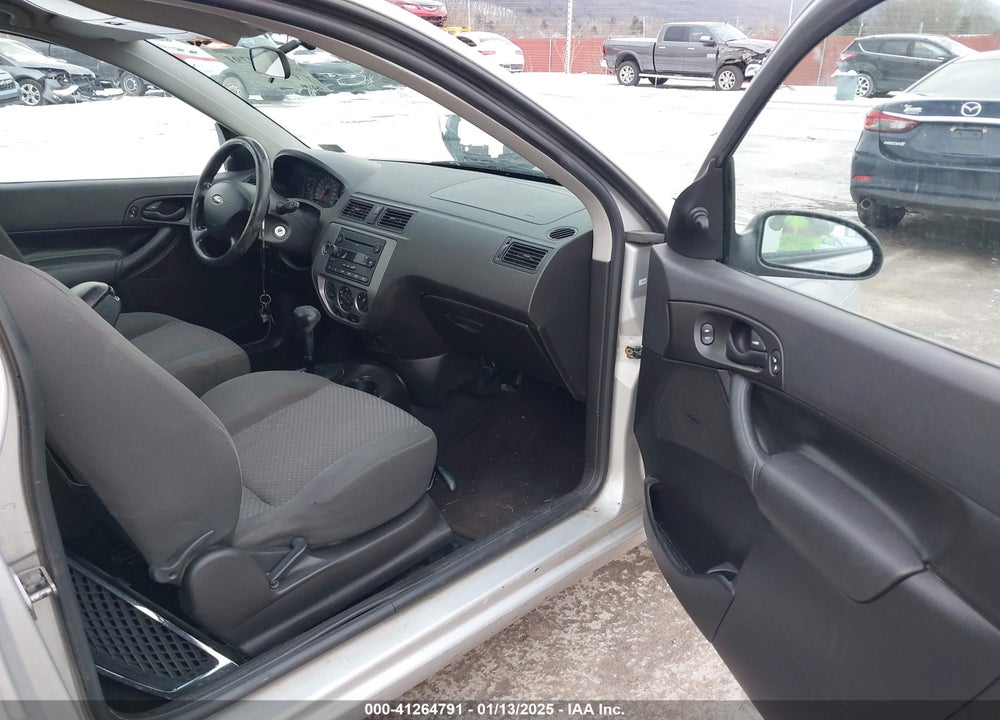 2005 FORD FOCUS ZX3 VIN: 3FAFP31N55R139605