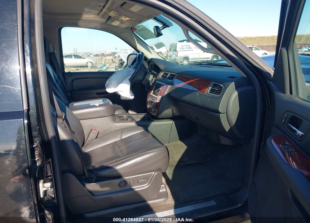2009 CHEVROLET SUBURBAN VIN: 1GNFC26029J101950