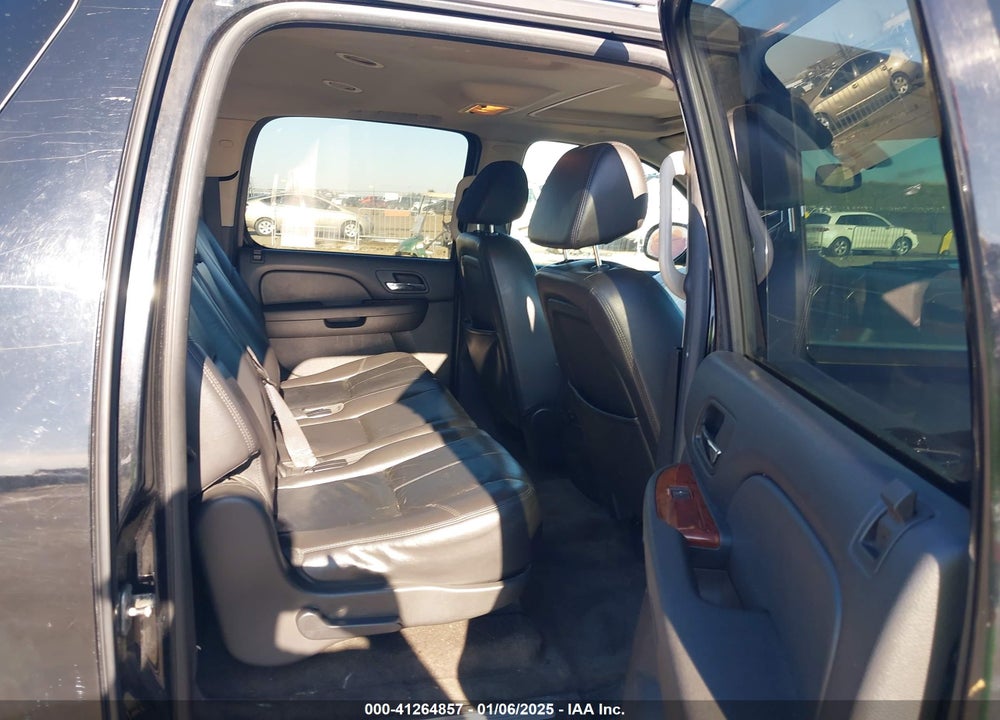 2009 CHEVROLET SUBURBAN VIN: 1GNFC26029J101950