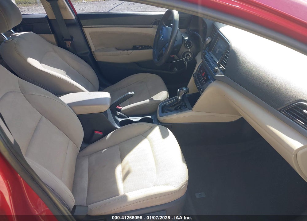 2017 HYUNDAI ELANTRA VIN: 5NPD84LF6HH077536