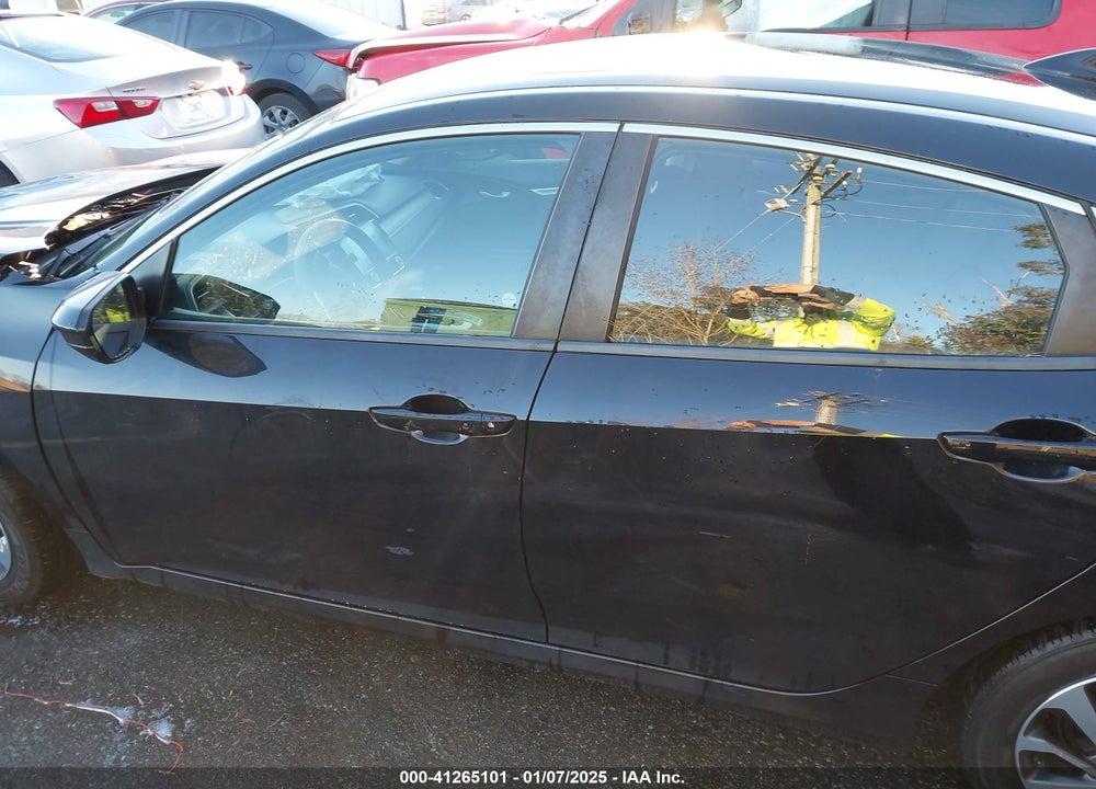 2018 HONDA CIVIC VIN: 2HGFC2F78JH601320