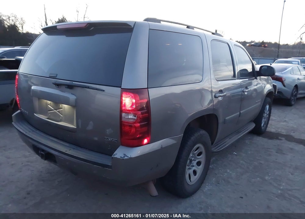 2008 CHEVROLET TAHOE LT VIN: 1GNFK13098R268100