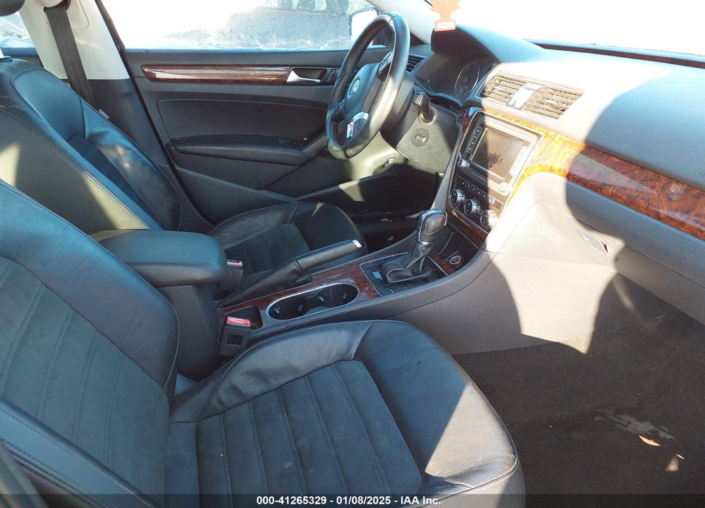 2013 VOLKSWAGEN PASSAT VIN: 1VWCN7A39DC064586
