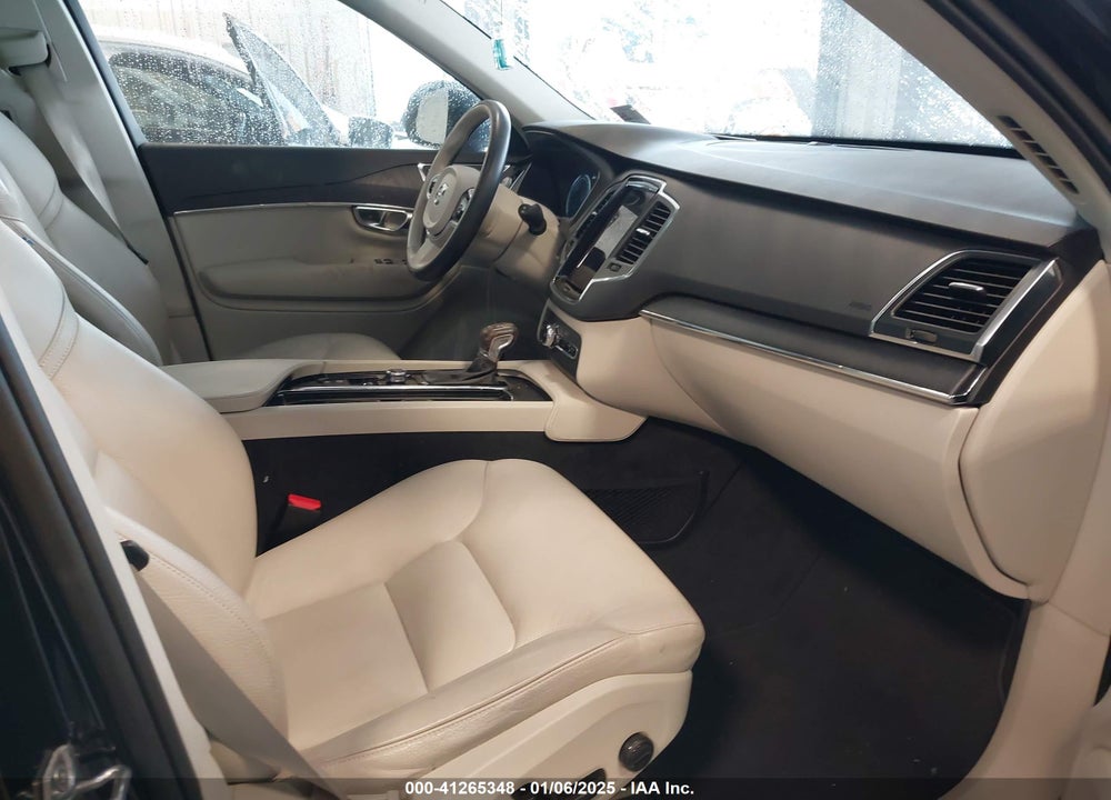 2020 VOLVO XC90 T5 MOMENTUM 7 PASSENGER VIN: YV4102PK7L1604082