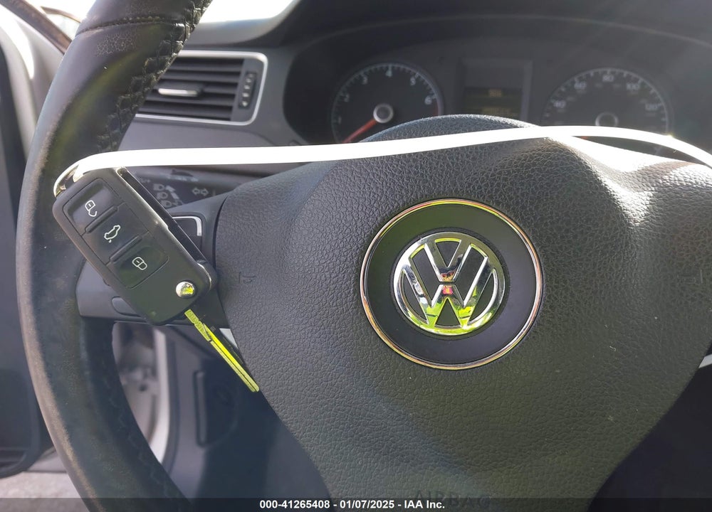 2011 VOLKSWAGEN JETTA VIN: 3VWDX7AJ8BM339082