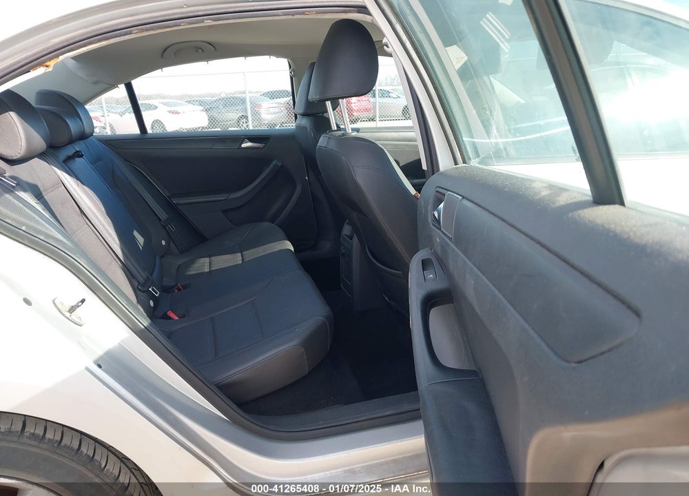 2011 VOLKSWAGEN JETTA VIN: 3VWDX7AJ8BM339082