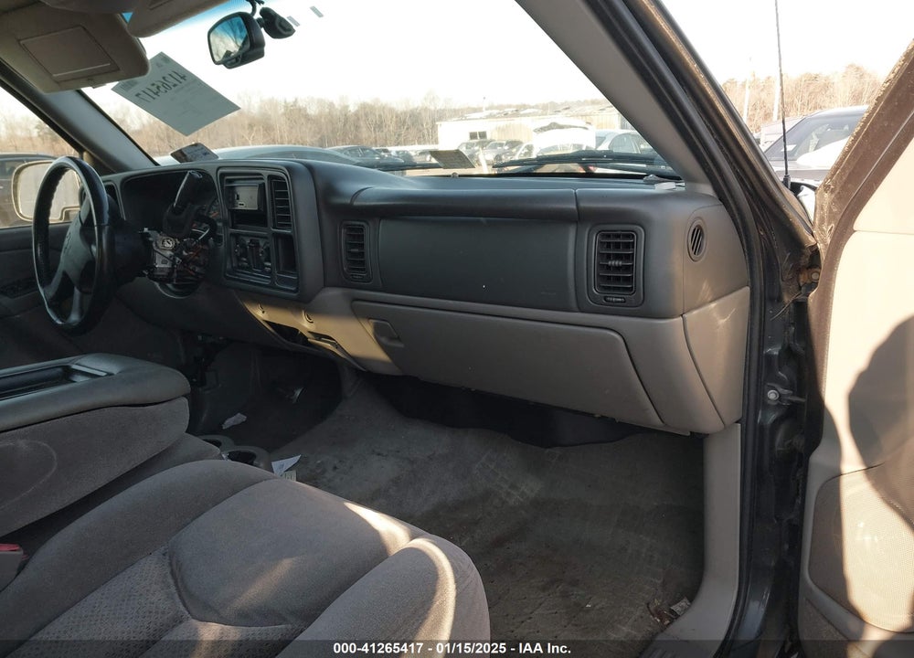 2004 CHEVROLET TAHOE LS VIN: 1GNEC13V74J124624