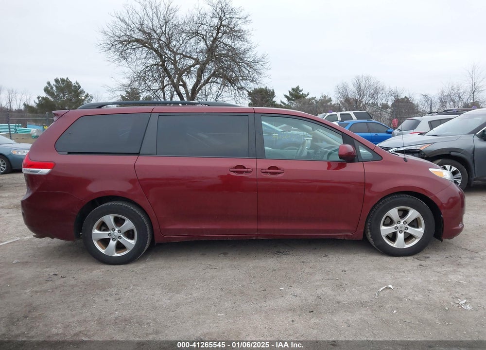 2013 TOYOTA SIENNA LE V6 8 PASSENGER VIN: 5TDKK3DC7DS351273