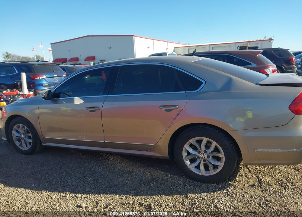 2016 VOLKSWAGEN PASSAT VIN: 1VWAT7A30GC012572