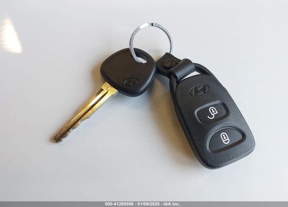 2012 HYUNDAI SANTA FE GLS VIN: 5XYZGDABXCG165045