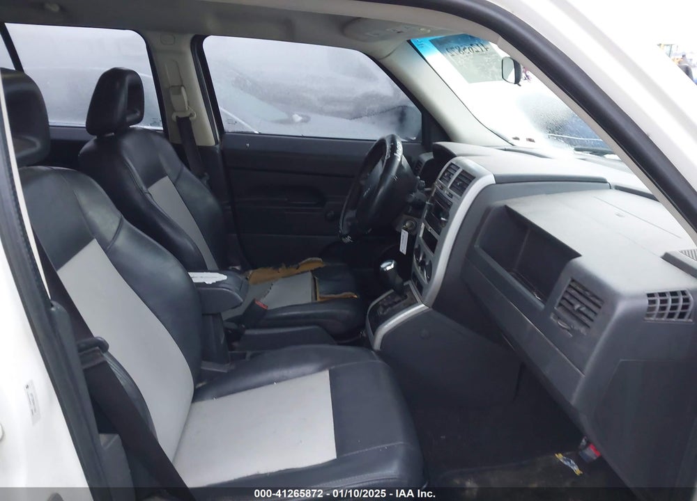 2008 JEEP PATRIOT SPORT VIN: 1J8FT28048D773052
