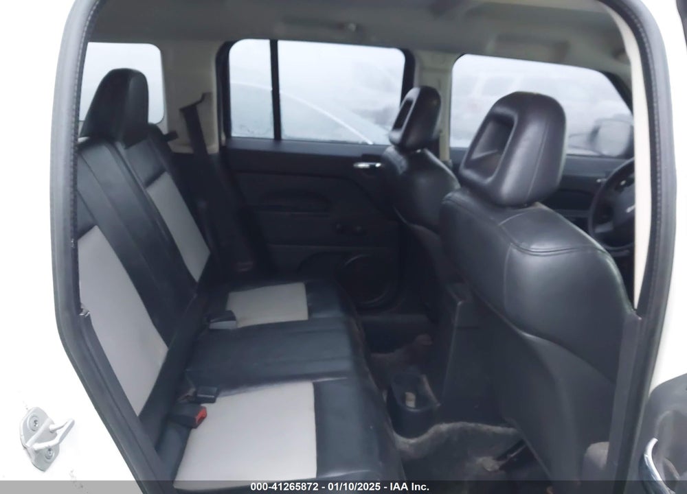 2008 JEEP PATRIOT SPORT VIN: 1J8FT28048D773052