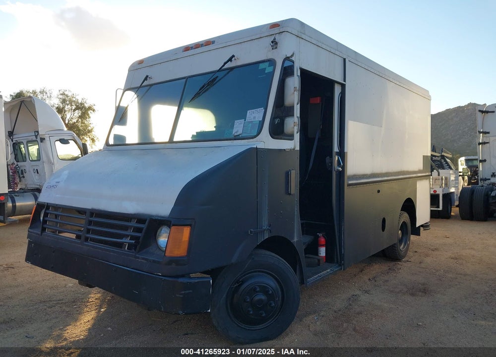 2000 FREIGHTLINER CHASSIS M LINE WALK-IN VAN VIN: 4UZA4FAD1YCH51839