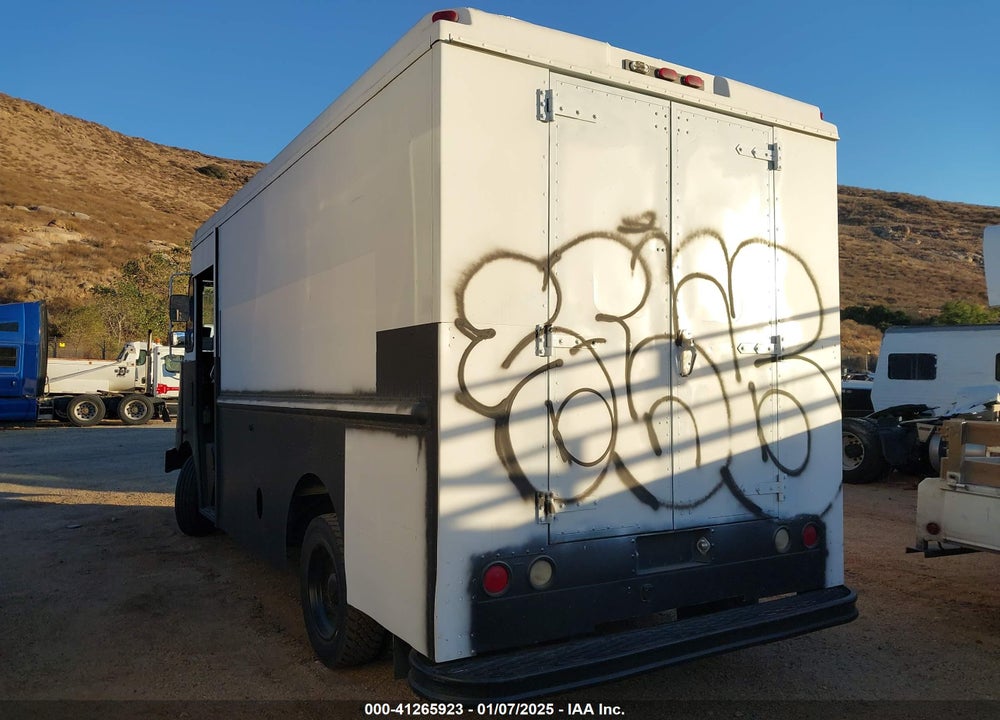 2000 FREIGHTLINER CHASSIS M LINE WALK-IN VAN VIN: 4UZA4FAD1YCH51839