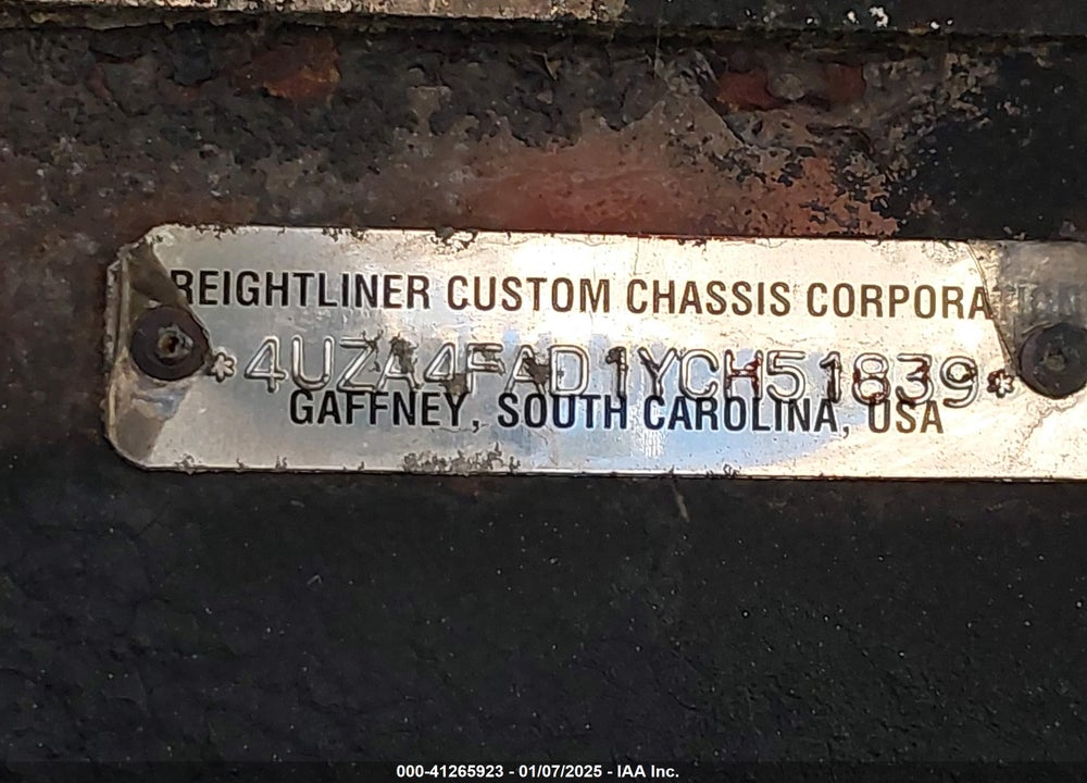 2000 FREIGHTLINER CHASSIS M LINE WALK-IN VAN VIN: 4UZA4FAD1YCH51839