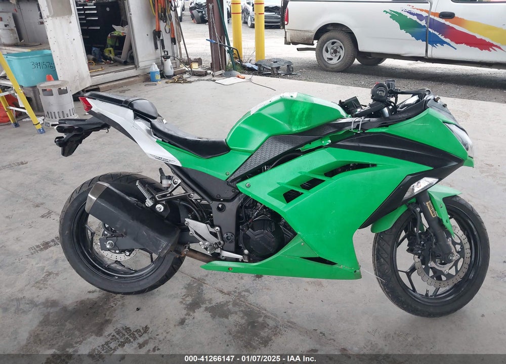 2017 KAWASAKI EX300 B VIN: JKAEX8B18HDA38275