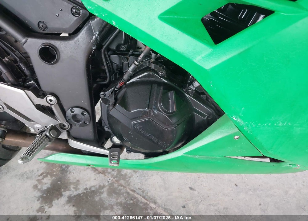 2017 KAWASAKI EX300 B VIN: JKAEX8B18HDA38275