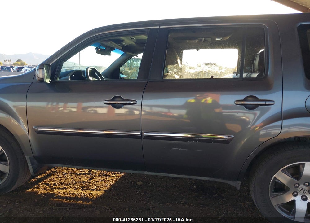 2012 HONDA PILOT TOURING VIN: 5FNYF4H99CB046010