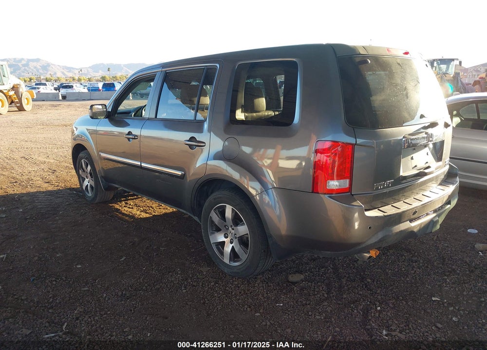 2012 HONDA PILOT TOURING VIN: 5FNYF4H99CB046010