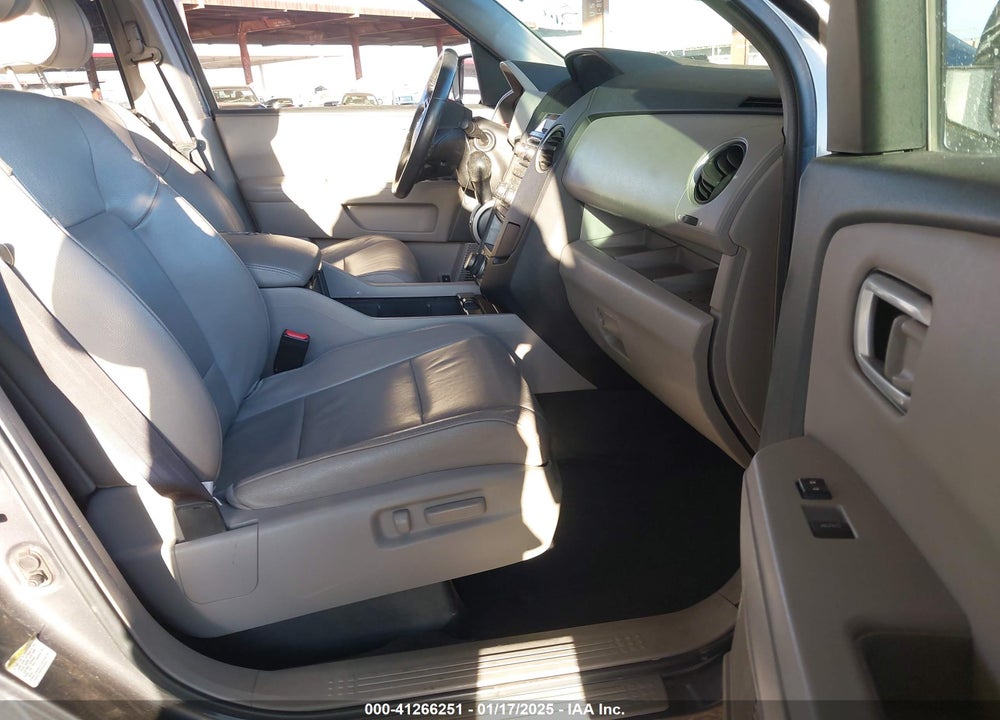 2012 HONDA PILOT TOURING VIN: 5FNYF4H99CB046010