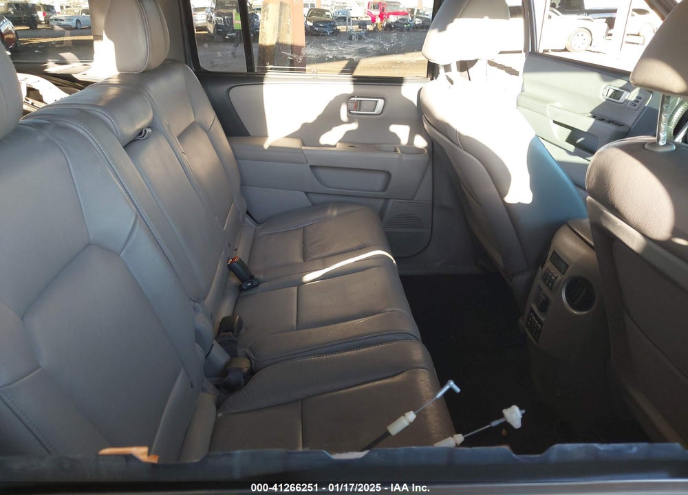 2012 HONDA PILOT TOURING VIN: 5FNYF4H99CB046010