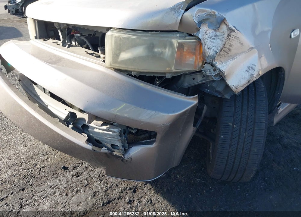 2005 SCION XB VIN: JTLKT324350221217