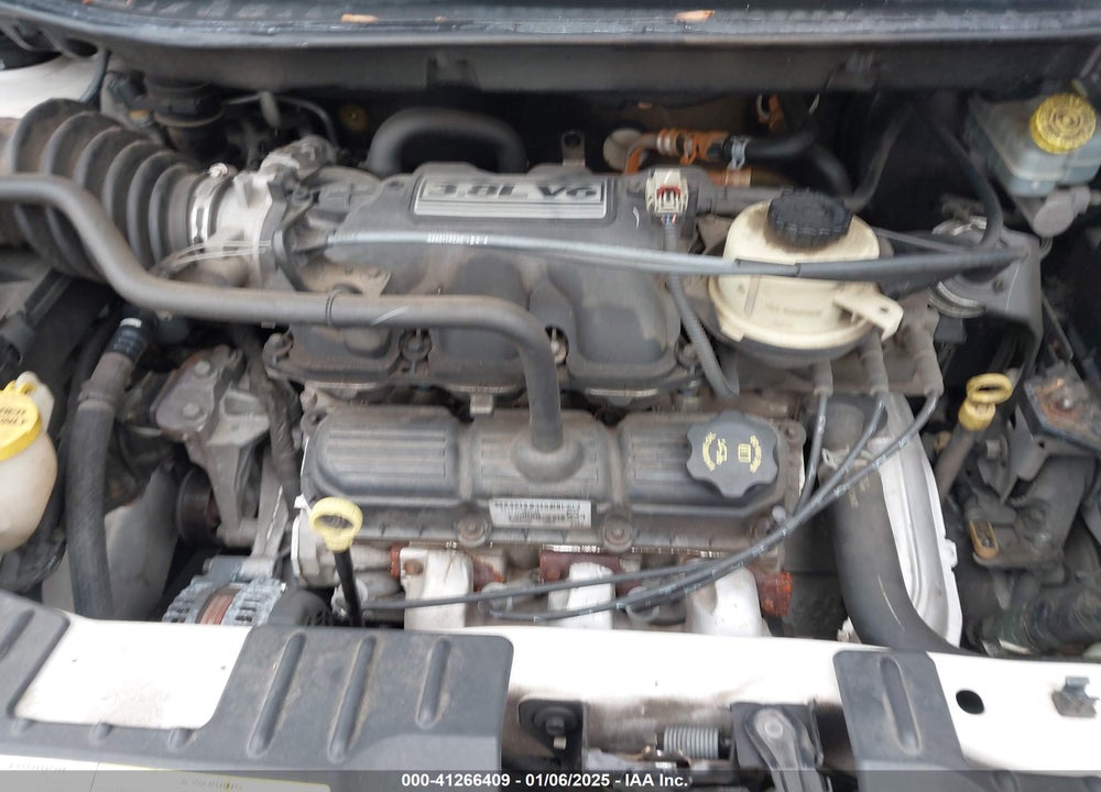 2005 CHRYSLER TOWN & COUNTRY LIMITED VIN: 2C8GP64L45R187210