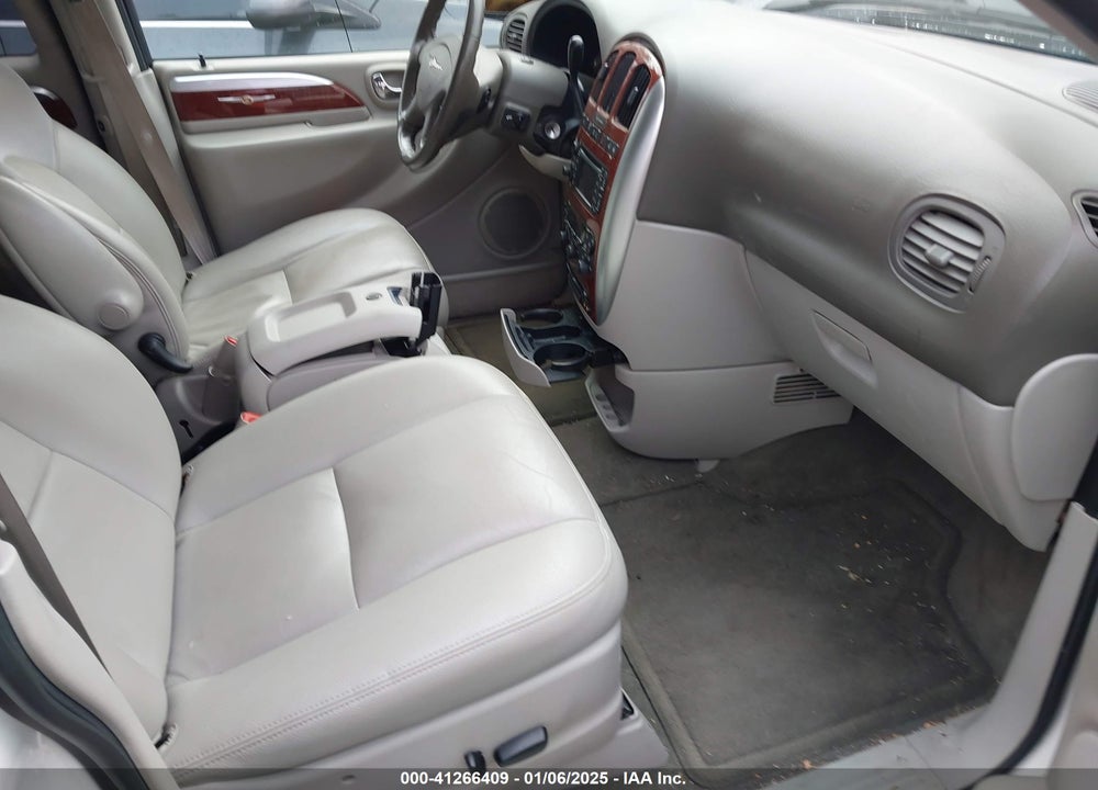 2005 CHRYSLER TOWN & COUNTRY LIMITED VIN: 2C8GP64L45R187210