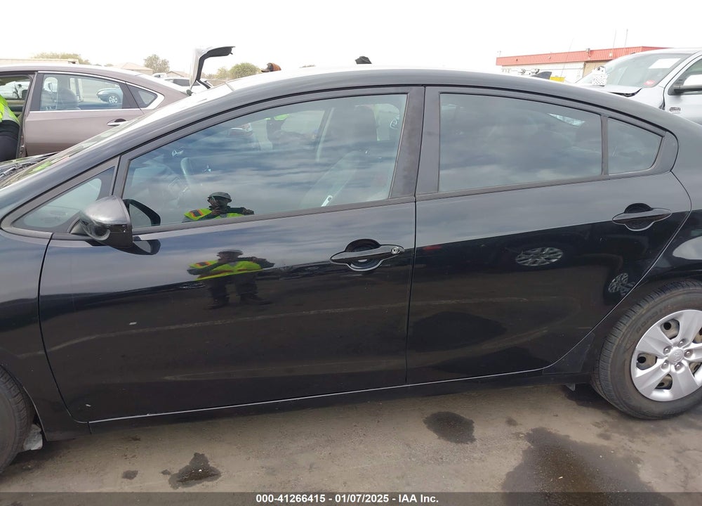 2015 KIA FORTE LX VIN: KNAFK4A61F5425007