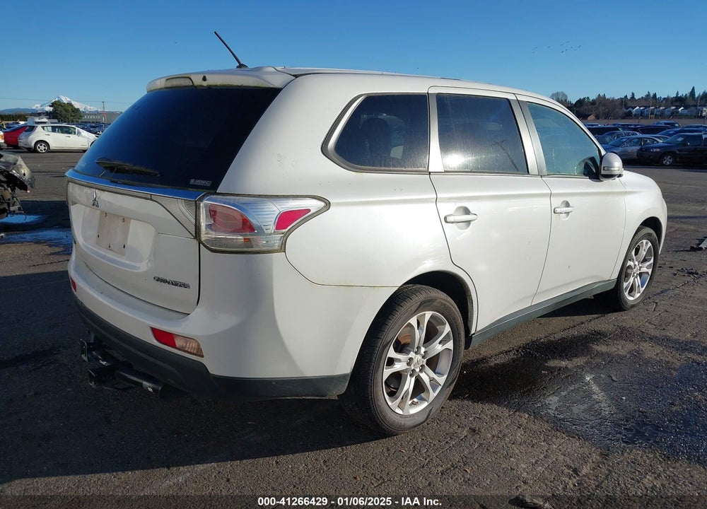 2014 MITSUBISHI OUTLANDER SE VIN: JA4AZ3A38EZ015427