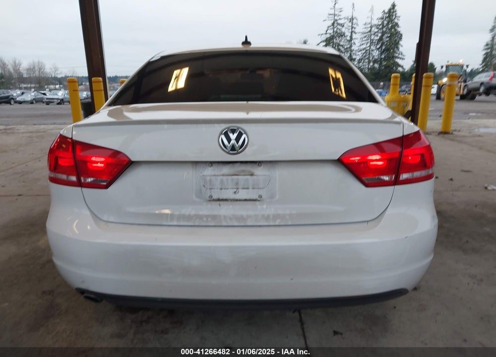 2015 VOLKSWAGEN PASSAT 2.0L TDI SE VIN: 1VWBV7A34FC068351