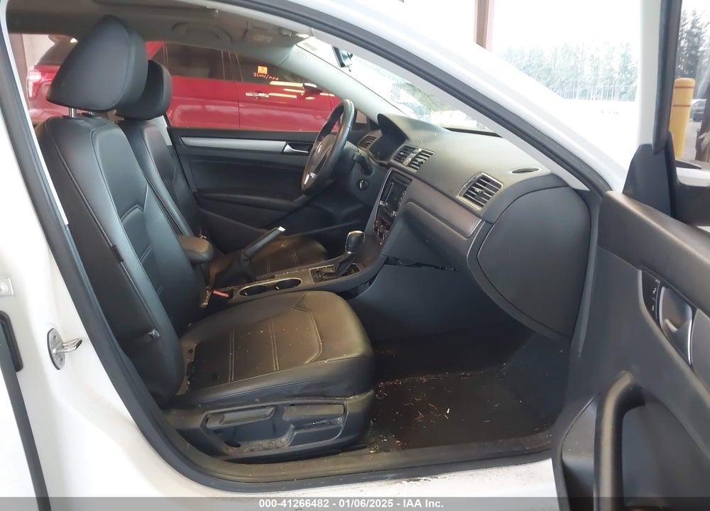 2015 VOLKSWAGEN PASSAT 2.0L TDI SE VIN: 1VWBV7A34FC068351