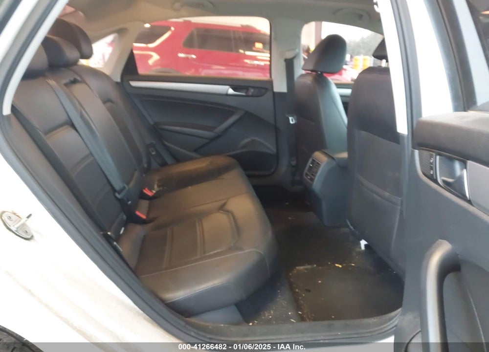 2015 VOLKSWAGEN PASSAT 2.0L TDI SE VIN: 1VWBV7A34FC068351