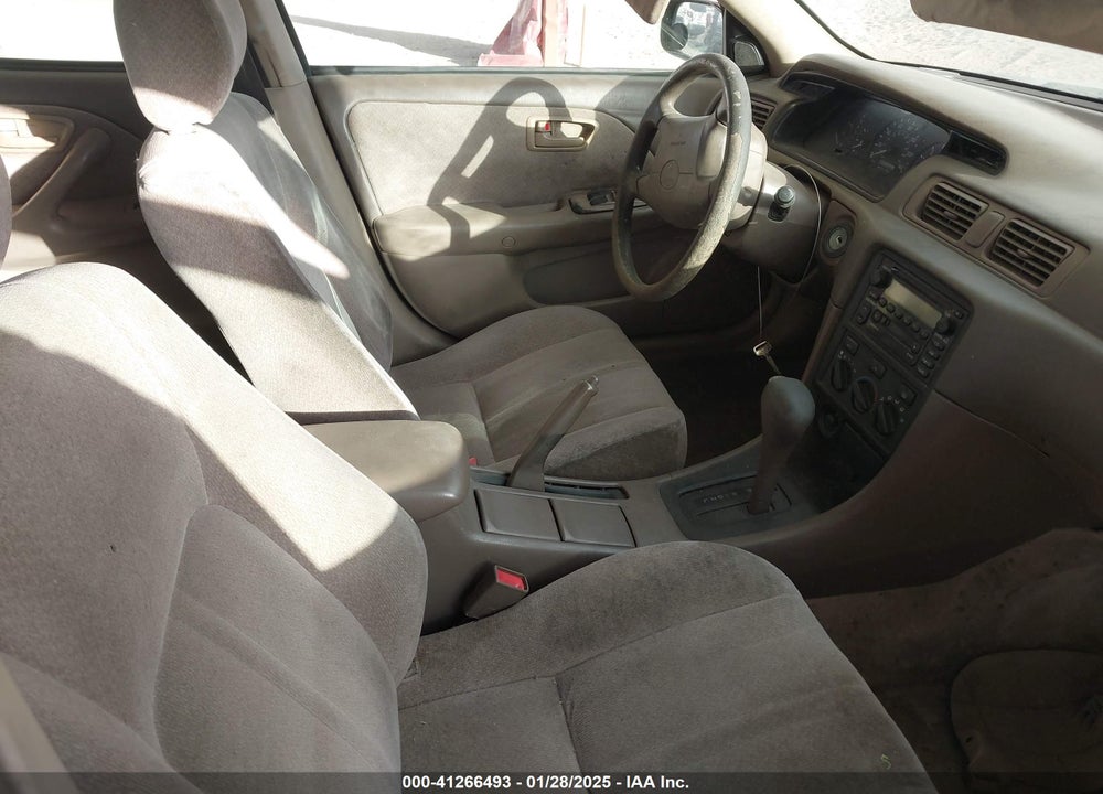 2000 TOYOTA CAMRY LE VIN: JT2BG22KXY0471432