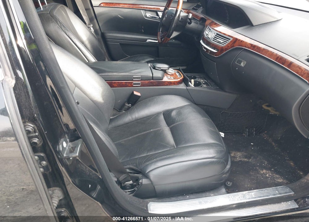 2007 MERCEDES-BENZ S 550 VIN: WDDNG86X07A136689