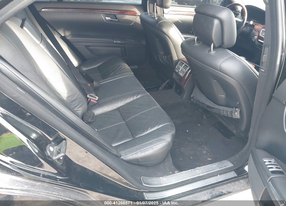 2007 MERCEDES-BENZ S 550 VIN: WDDNG86X07A136689