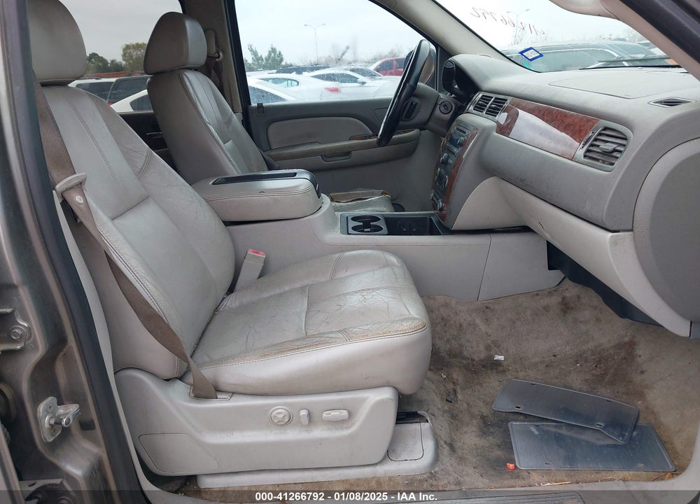 2007 CHEVROLET SUBURBAN 1500 LT VIN: 1GNFC16047J236158