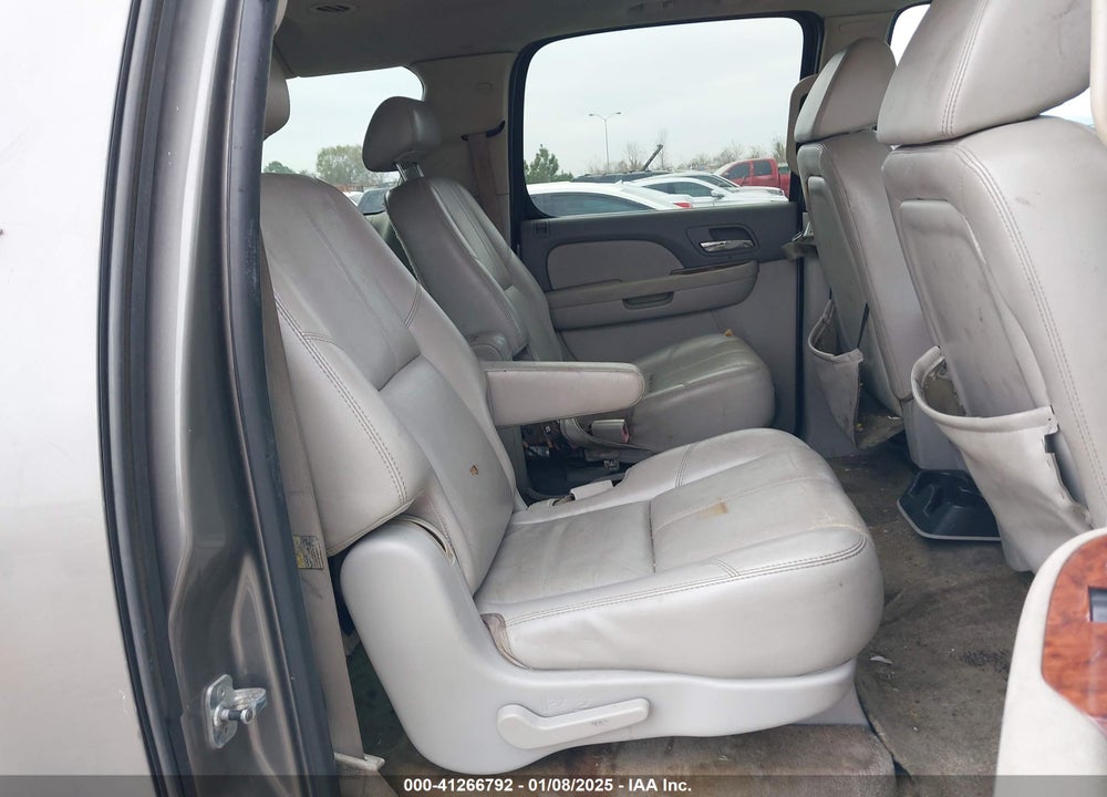 2007 CHEVROLET SUBURBAN 1500 LT VIN: 1GNFC16047J236158