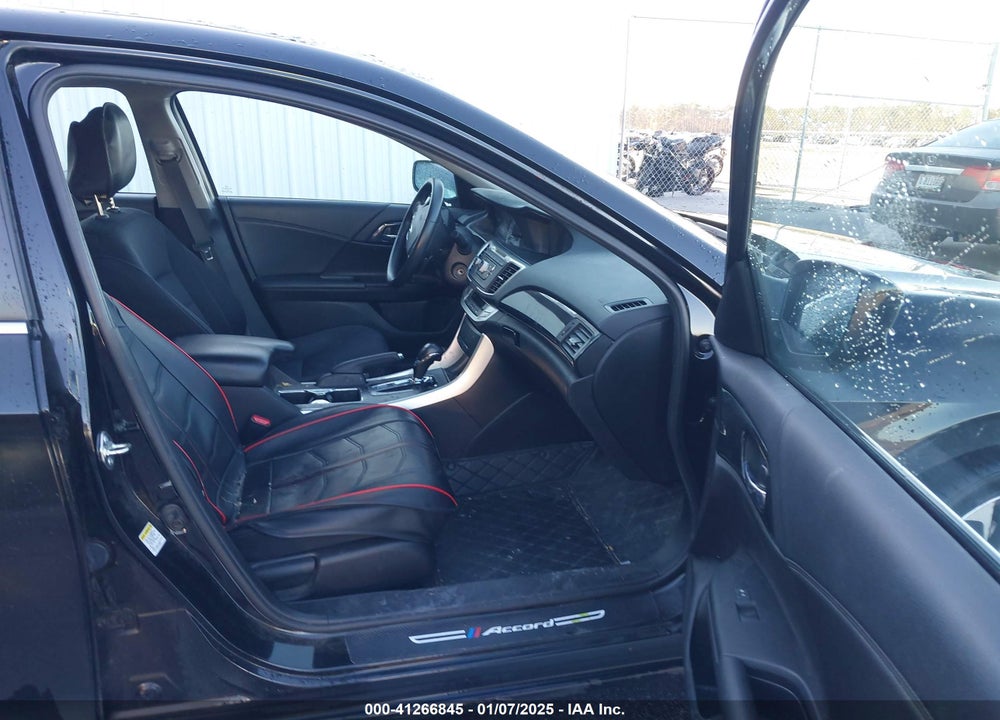 2015 HONDA ACCORD SEDAN VIN: 1HGCR2F57FA138379