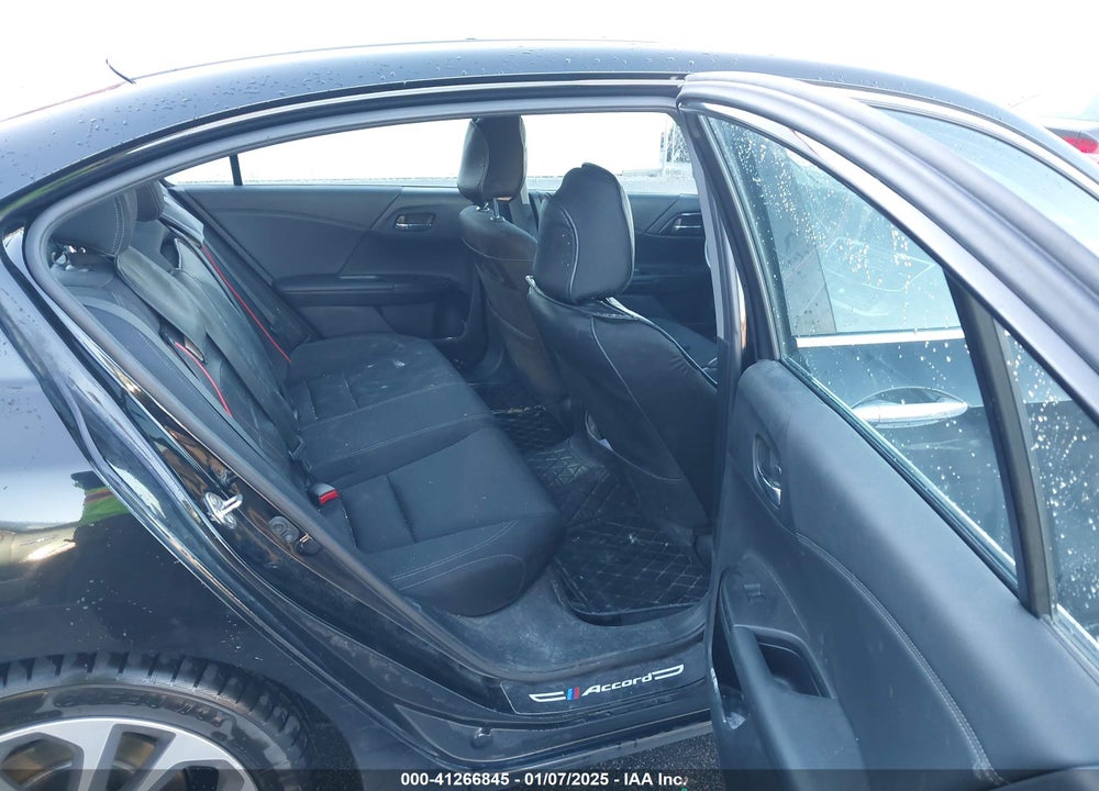 2015 HONDA ACCORD SEDAN VIN: 1HGCR2F57FA138379