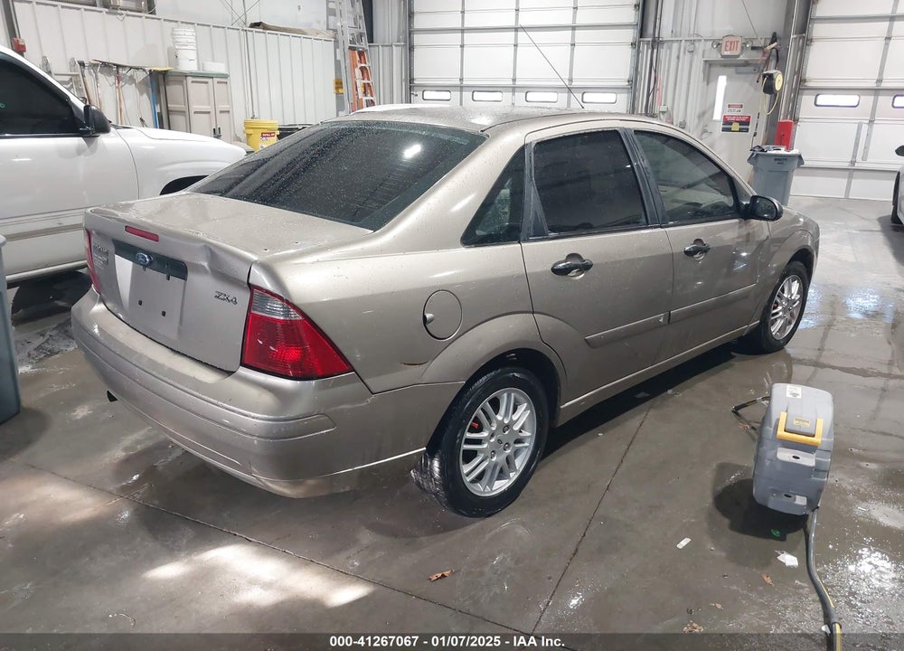2005 FORD FOCUS ZX4 VIN: 1FAFP34N85W142670