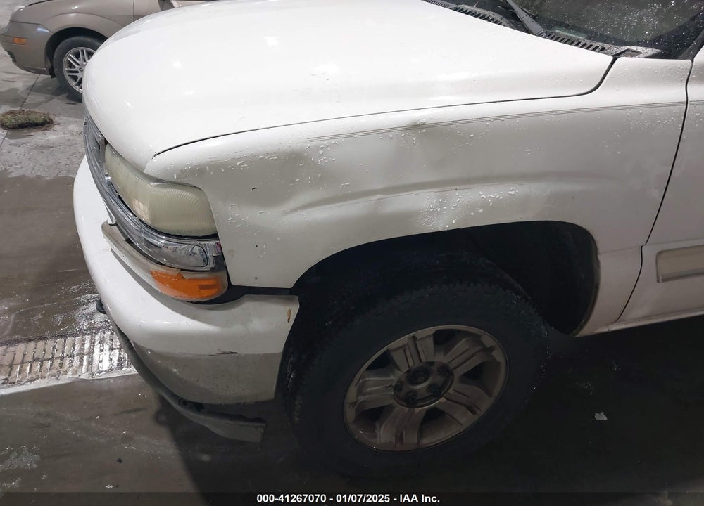 2005 CHEVROLET TAHOE LT VIN: 1GNEK13TX5R139378