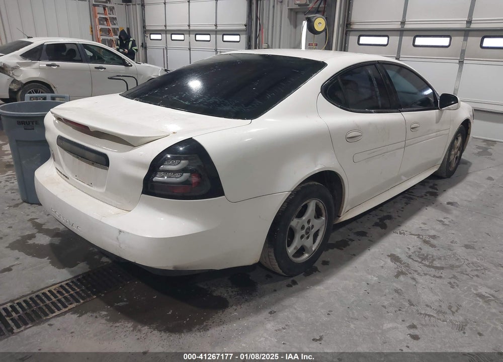 2006 PONTIAC GRAND PRIX VIN: 2G2WP552261160055