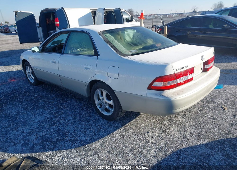 2001 LEXUS ES 300 VIN: JT8BF28G815104999
