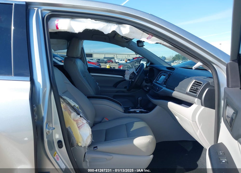 2019 TOYOTA HIGHLANDER LE VIN: 5TDZZRFH3KS292225