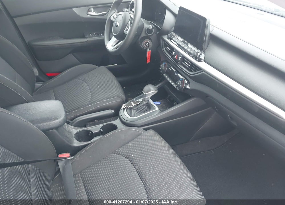 2019 KIA FORTE LXS VIN: 3KPF24AD9KE080888
