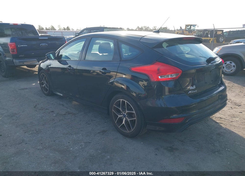 2016 FORD FOCUS SE VIN: 1FADP3K21GL211025